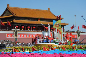 60周年國(guó)慶閱兵彩車三缸，四缸同步系統(tǒng)(視頻)